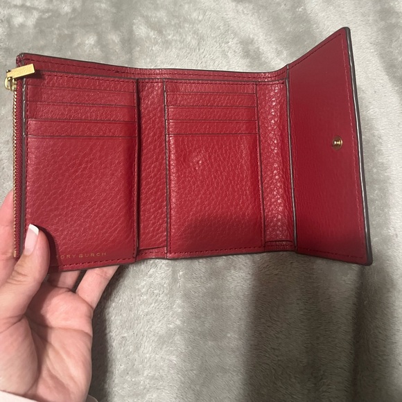 TORY BURCH LIMITED EDITION KIRA MEDIUM
FLAP WALLET - Picture 8 of 9